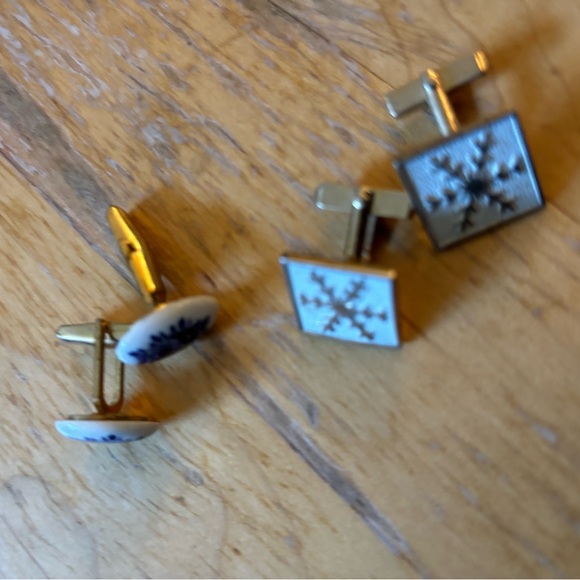 Vintage cufflinks set of two snowflakes porcelain good condition - Picture 4 of 4